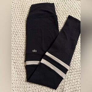 🔥 Alo Black Leggings with Gray Stripes